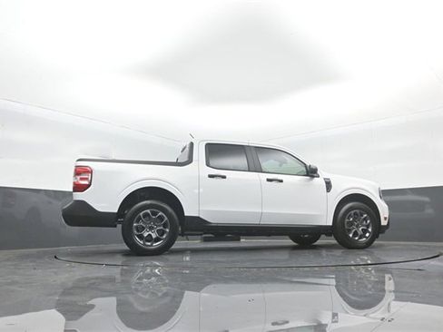 New 2025 Ford Maverick XLT image 38