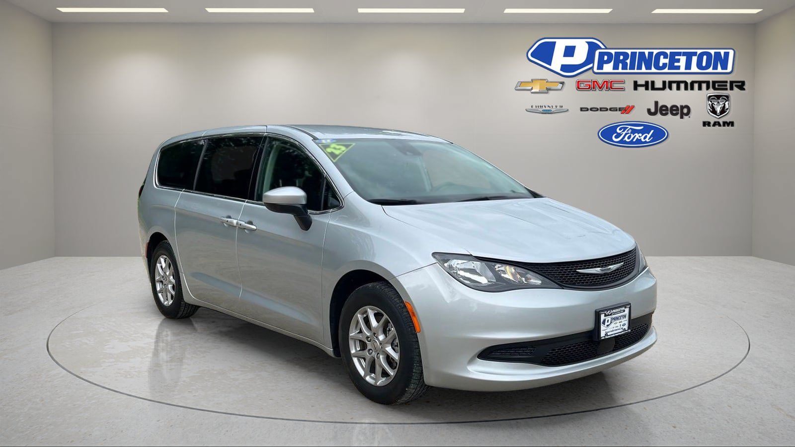 Used 2023 Chrysler Voyager LX FWD image 1