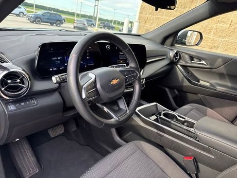 Used 2025 Chevrolet Equinox LT AWD/4WD image 13
