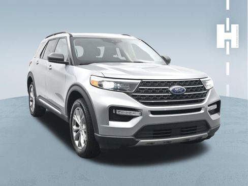 Used 2023 Ford Explorer XLT w/ Equipment Group 202A AWD/4WD image 3