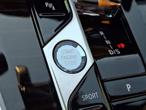 Used 2024 BMW X5 xDrive40i w/ Executive Package image 19