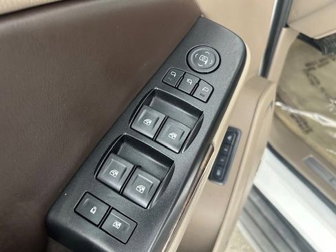 Used 2015 Chevrolet Suburban LT AWD/4WD image 7