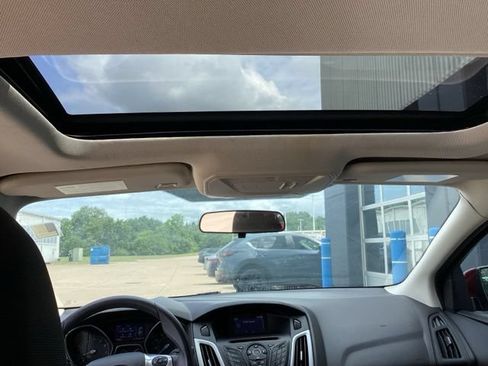 Used 2014 Ford Focus SE FWD image 16