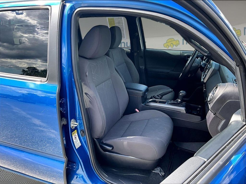 Used 2017 Toyota Tacoma TRD Off-Road w/ Tow Package AWD/4WD image 11