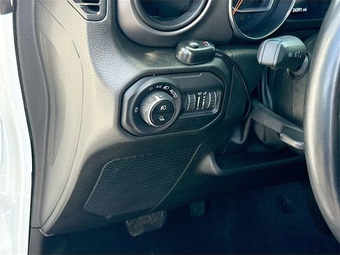 Used 2022 Jeep Gladiator Willys image 11