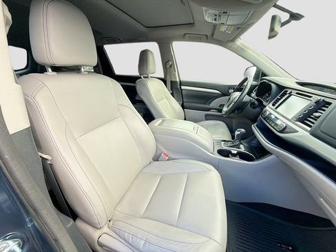 Used 2015 Toyota Highlander XLE AWD/4WD image 28