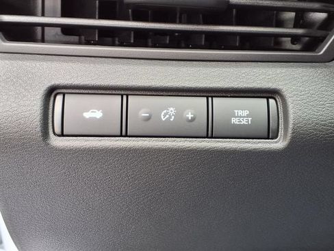 Used 2024 Nissan Altima 2.5 SR FWD image 14