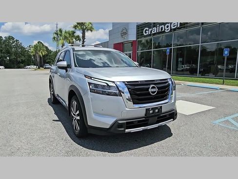Used 2024 Nissan Pathfinder Platinum w/ Cargo Package FWD image 18