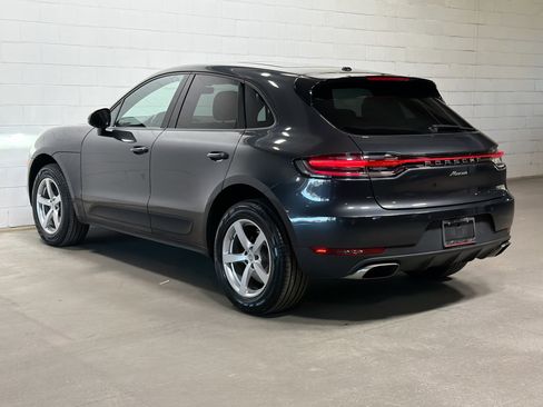 Certified 2021 Porsche Macan image 3