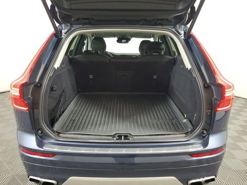 Used 2019 Volvo XC60 T5 Momentum w/ Multimedia Package image 11