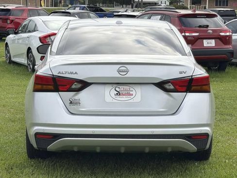 Used 2024 Nissan Altima 2.5 SV FWD image 9