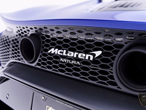 Used 2025 McLaren Artura RWD image 37
