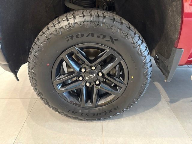 Used 2021 Chevrolet Silverado 1500 LT Trail Boss w/ Convenience Package II AWD/4WD image 15