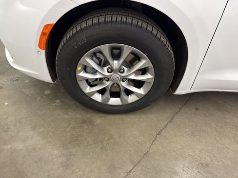 New 2026 Chrysler Pacifica Select image 18