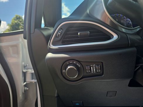 New 2025 Chrysler Voyager LX image 13