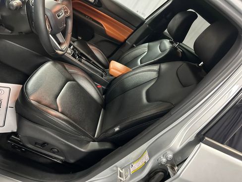 Used 2024 Jeep Compass Limited image 12