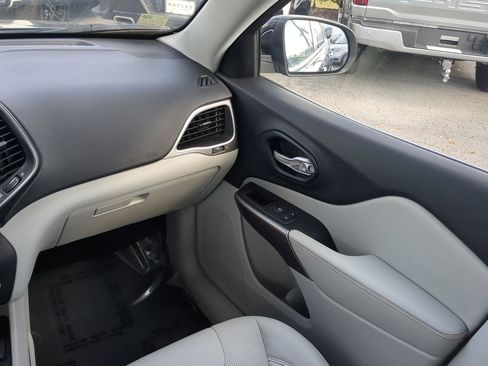 Used 2022 Jeep Cherokee Latitude Lux image 17