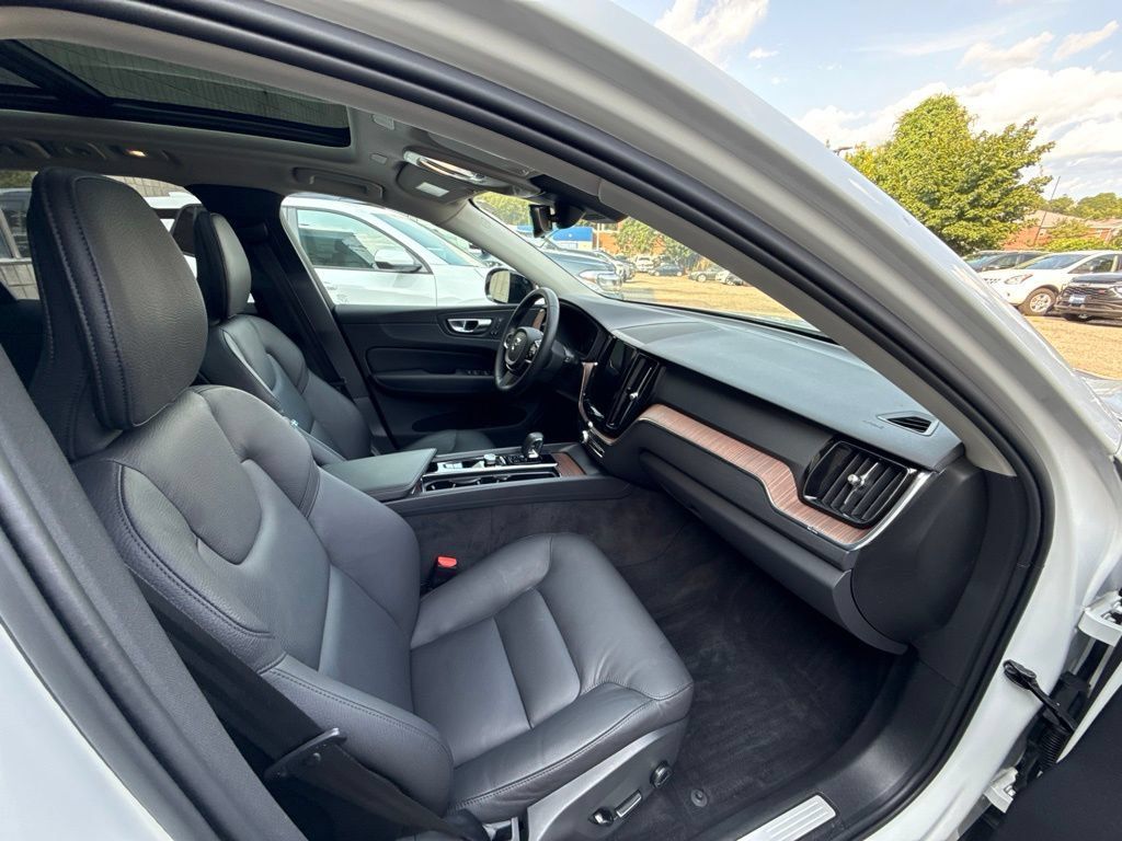 Used 2024 Volvo XC60 B5 Plus w/ Protection Package Premier AWD/4WD image 17