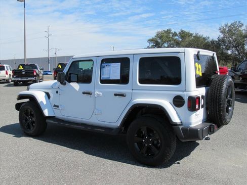 Used 2022 Jeep Wrangler Unlimited Sahara AWD/4WD image 4