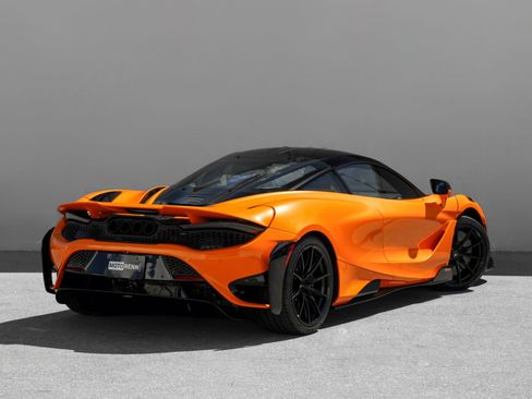 Used 2021 McLaren 765LT RWD image 4