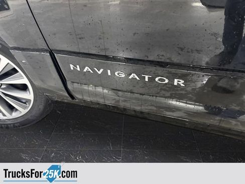 Used 2015 Lincoln Navigator 4WD image 38