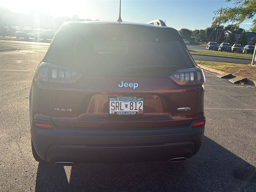Used 2019 Jeep Cherokee Latitude w/ Cold Weather Group AWD/4WD image 5
