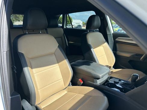 Certified 2022 Volkswagen Atlas Cross Sport SE image 37