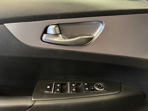 Used 2022 Kia Forte LXS w/ LXS Technology Package FWD image 18