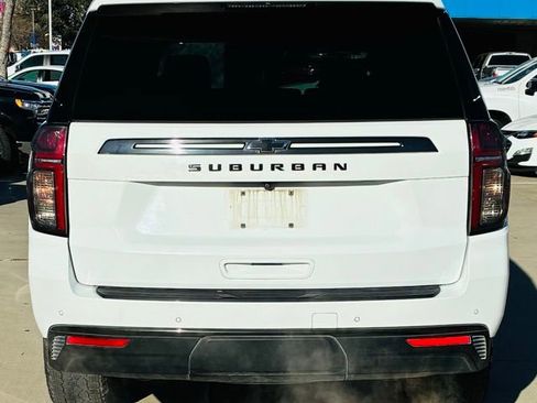 Used 2022 Chevrolet Suburban Z71 w/ Luxury Package image 3