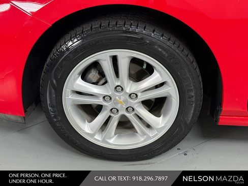 Used 2018 Chevrolet Cruze LT w/ Convenience Package FWD image 13