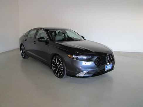 Used 2025 Honda Accord Touring image 3