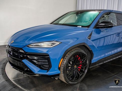 Used 2025 Lamborghini Urus SE image 13
