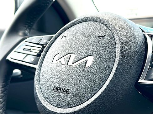 Used 2025 Kia Seltos S FWD image 30