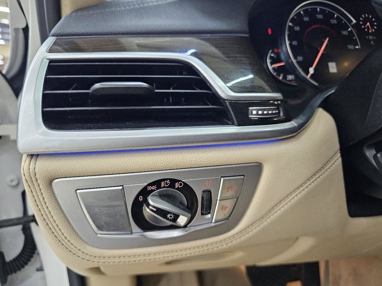 Used 2019 BMW 740i RWD image 39