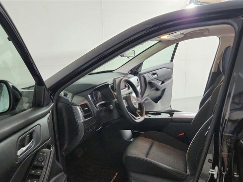 Used 2024 Nissan Rogue SV FWD image 9