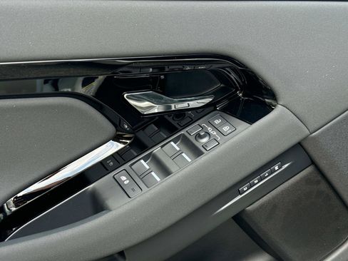 New 2025 Land Rover Range Rover Evoque S image 18