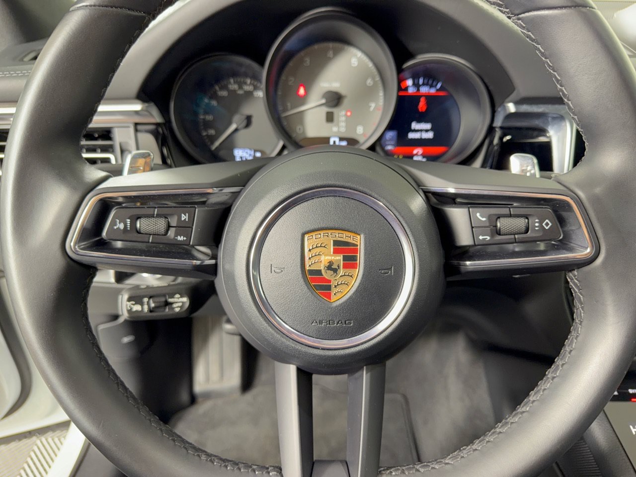 Certified 2022 Porsche Macan S AWD/4WD image 11