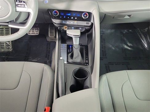 Used 2025 Hyundai Elantra Sport image 18