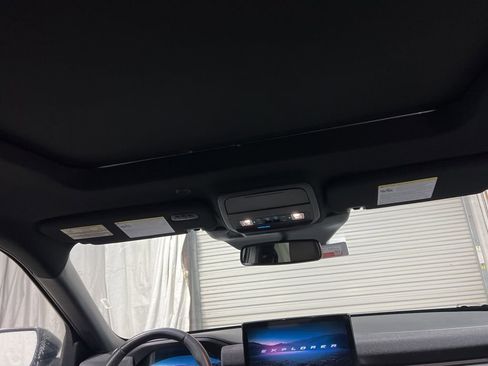 Used 2025 Ford Explorer Platinum w/ LUX Leather Package image 15