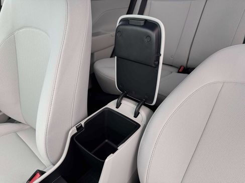 New 2026 Hyundai Kona SE image 35