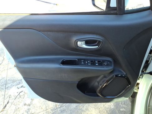 Used 2017 Jeep Renegade Altitude image 11