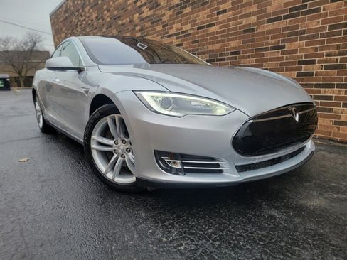 Used 2015 Tesla Model S RWD image 3