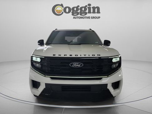 New 2025 Ford Expedition Platinum w/ Stealth Performance Package image 9