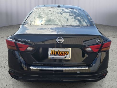 Used 2023 Nissan Altima 2.5 SV FWD image 5