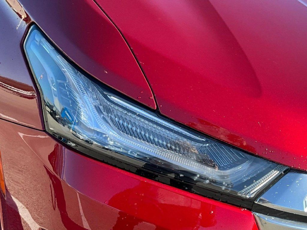 Used 2022 Chevrolet Traverse Premier AWD/4WD image 17