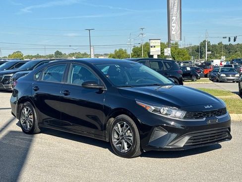 Used 2024 Kia Forte LXS FWD image 7