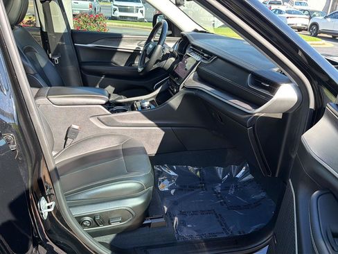 Used 2021 Jeep Grand Cherokee L Limited AWD/4WD image 14