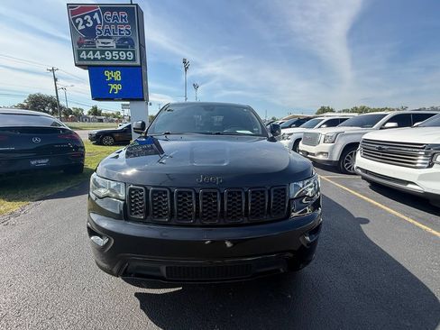 Used 2018 Jeep Grand Cherokee Altitude AWD/4WD image 10