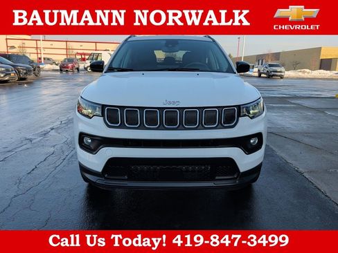 Used 2022 Jeep Compass Latitude image 2