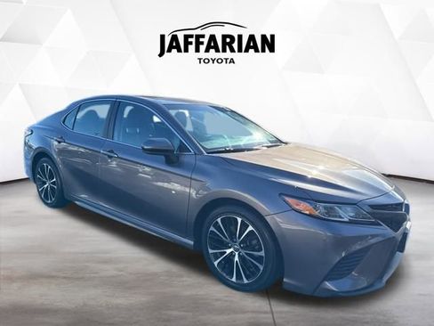 Certified 2018 Toyota Camry SE image 2